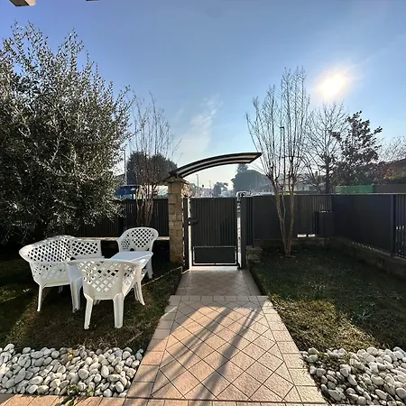 Casa Smeraldo - Light Blue Clusane