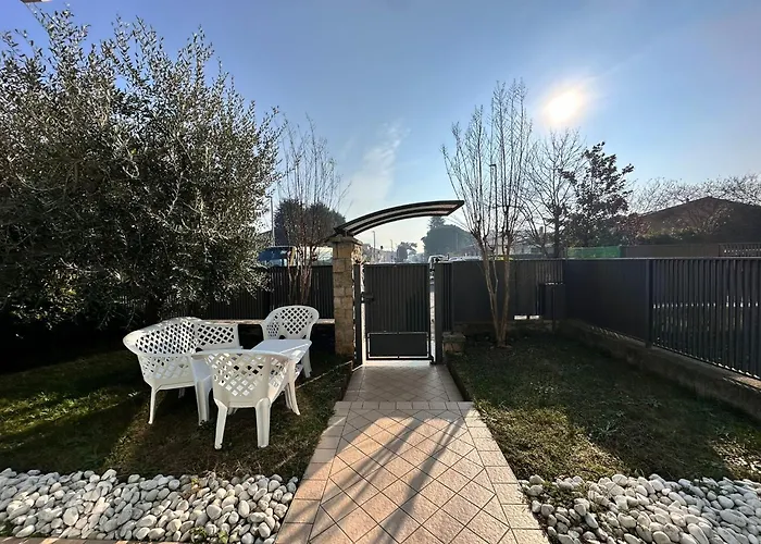 Casa Smeraldo - Light Blue Clusane